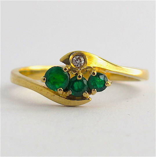 9ct yellow gold natural emerald and diamond ring
