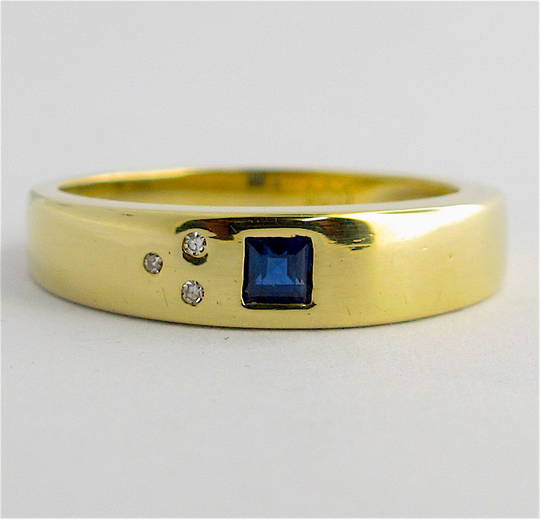 14ct yellow gold sapphire and diamond ring