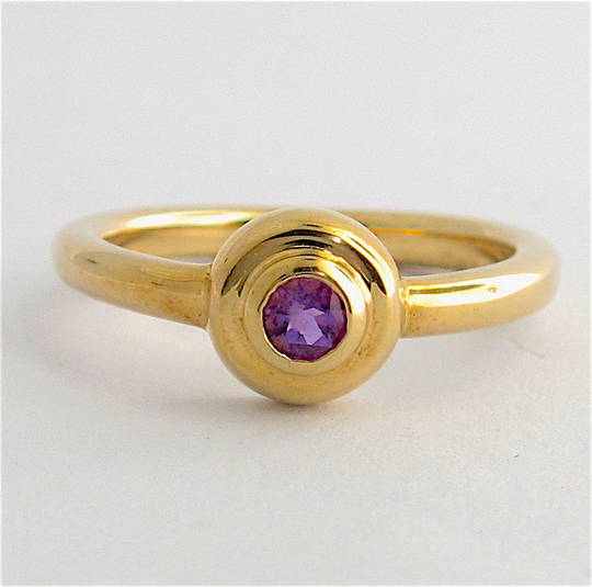 9ct yellow gold and amethyst dress ring