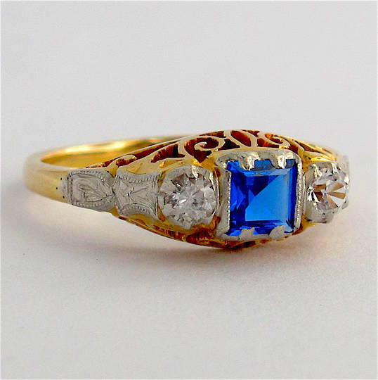 18ct yellow gold & platinum zircon and synthetic sapphire ring