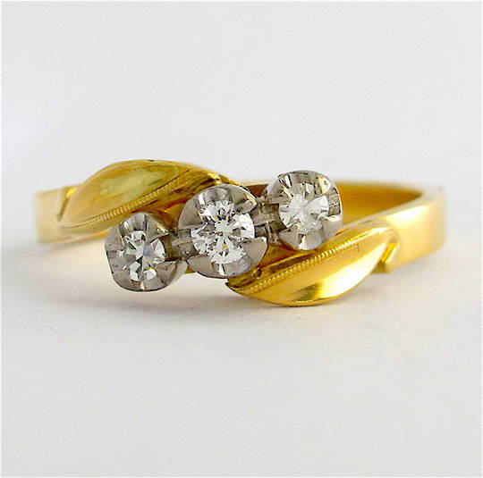 18ct yellow and white gold vintage 3 stone diamond ring