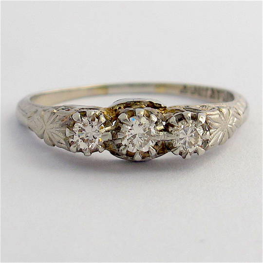 18ct white gold and platinum vintage three stone diamond set ring