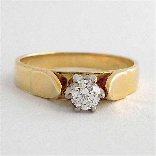18ct yellow and white gold vintage diamond solitaire ring