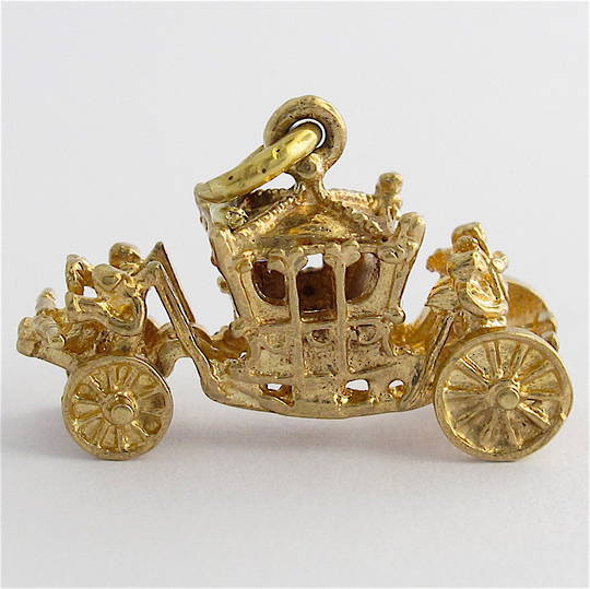 9ct yellow gold carriage charm