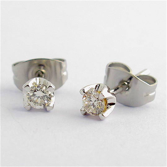 18ct white gold diamond solitaire stud earrings