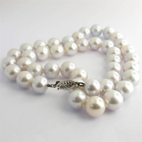 Silver freshwater pearl necklace