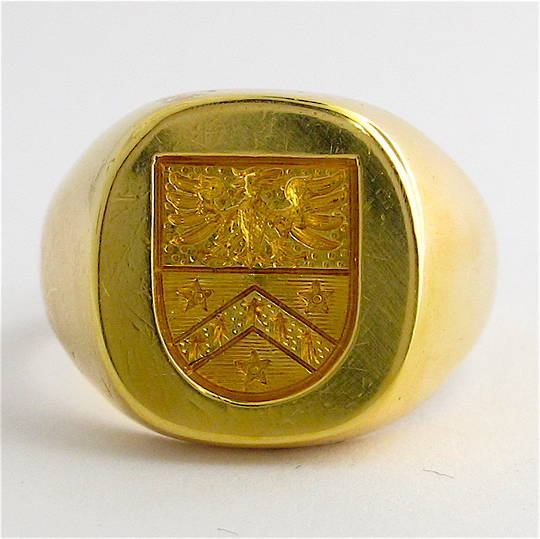 18ct yellow gold engraved signet ring