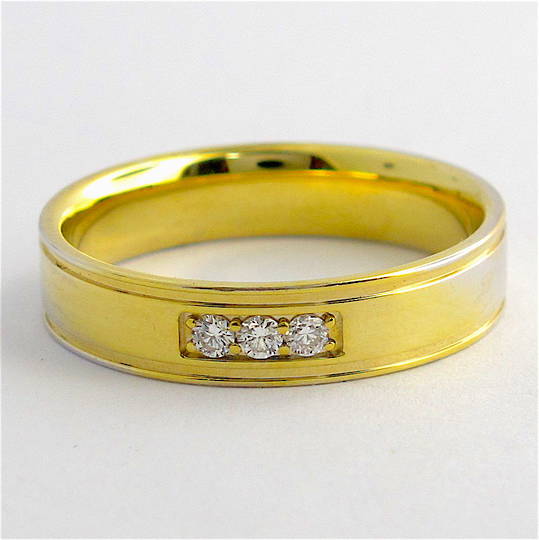 18ct yellow gold diamond set band