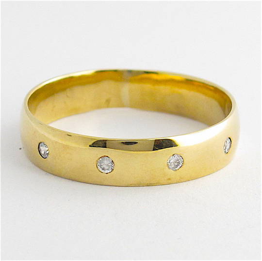  9ct yellow gold cubic zirconia band