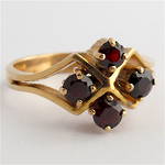 9ct yellow gold 4 stone garnet ring