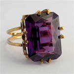 14ct yellow gold synthetic stone cocktail style ring