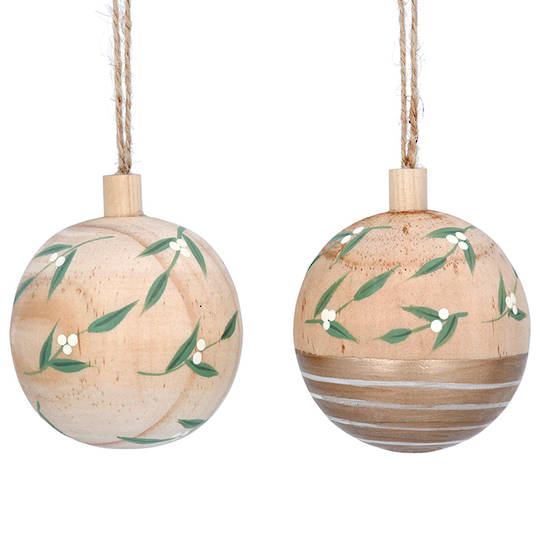 Wood Ball With Mistletoe 6cm