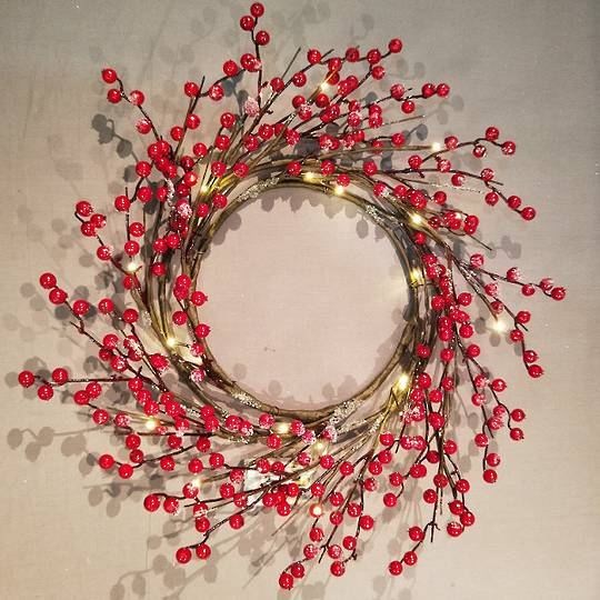 Red Berry Wreath 60cm, 24 LED Lights