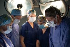 surgeons at grave robotic surgery centre