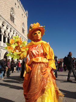 Venice-carnival-history-masquerade-costume