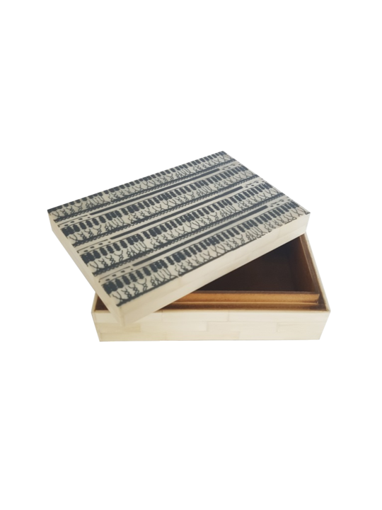 *WHITE RESIN BOX WITH TRIBAL PRINT 10X15X5CM