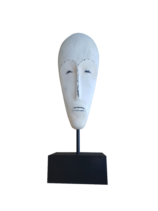 *RESIN AFRICAN MASK ON MUSEUM STAND CREAM