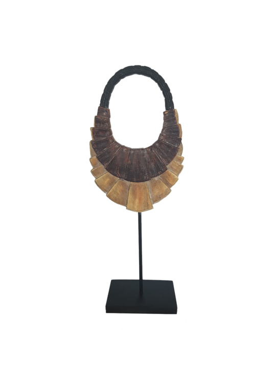 *RESIN WOOD NECKLACE ON MUSEUM STAND