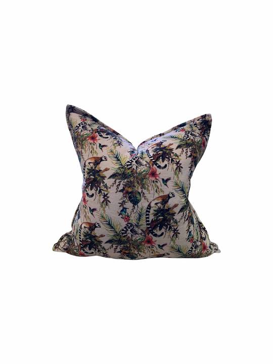 WILD RING-TAILED LEMUR CUSHION COVER