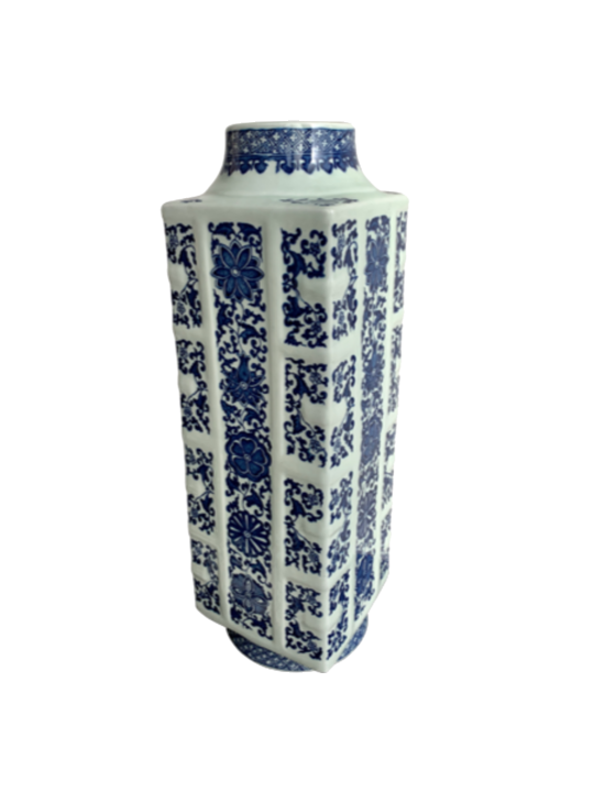 CHINESE STYLE FLORAL PATTERNED VASE