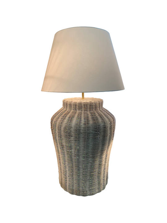 RATTAN WHITE LAMP BASE MED WIRED