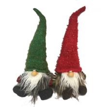 42CMH, PAIR SITTING RED AND GREEN HATTED GONKS