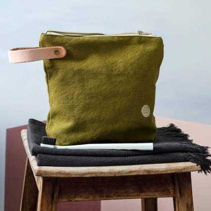 Toiletry Bag Medium - Lichen Green (sold out)