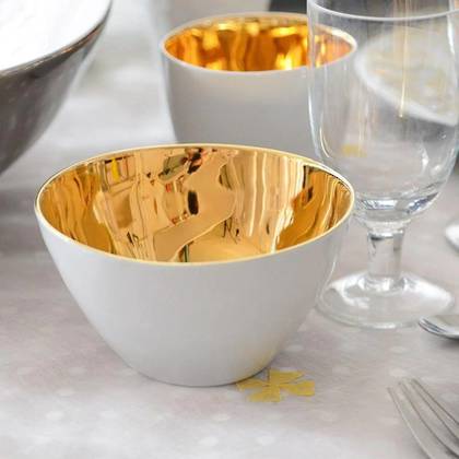 Famished Bowl in white porcelain with gold interior