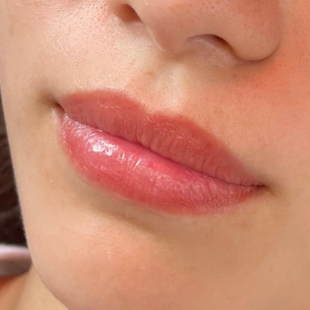 Lips-953