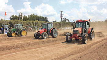 IMG 9410-tractor-pull