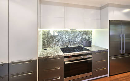 Albany Kitchen: Metal Adds Lustre