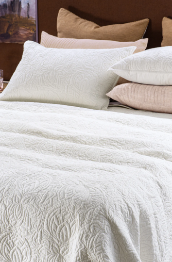 Bianca Lorenne - Fleur De L'Eau - Ivory Bedspread (Pillowcases and Eurocases Sold Separately)