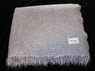 Heavy-Weight Wool Throw With Tassle - Pewter with Ivory