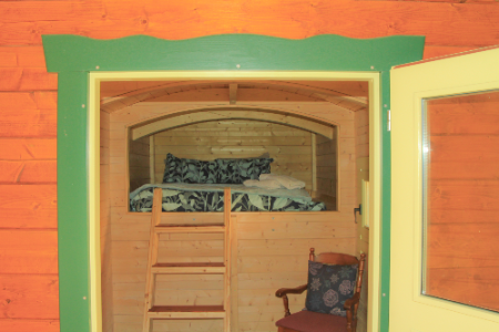 Pohatu penguins quirky accommodation - Gipsy cabin