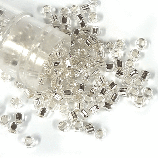 Matsuno size 8 round: 1 - Crystal, silver lined (7 grams)