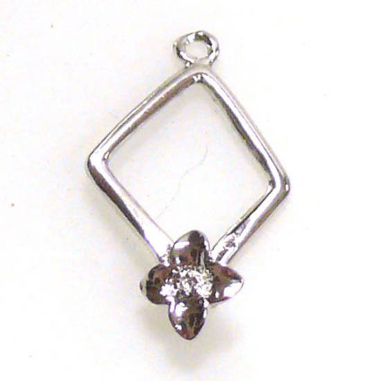 Claw Bail, diamond shaped with feature flower.
