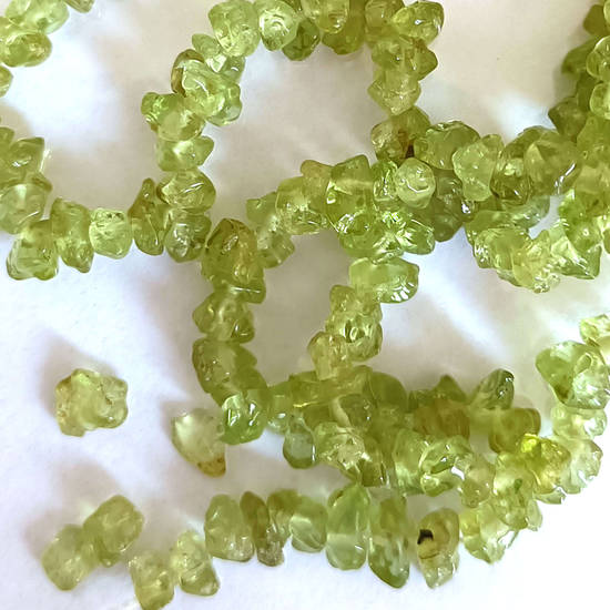 Wee Peridot Chips: 42cm strand (3-5mm)