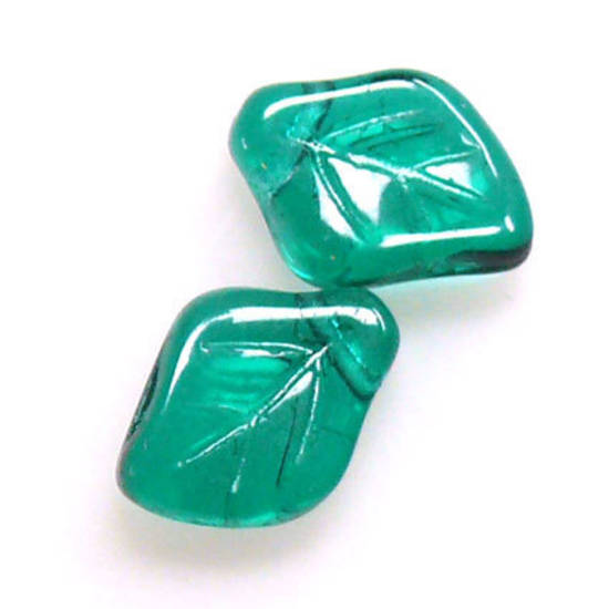 Curved Leaf, 9mm x 11mm - Emerald