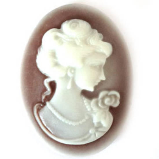 Cameo Cabochon: Brown and white oval 28x38mm, classical female head