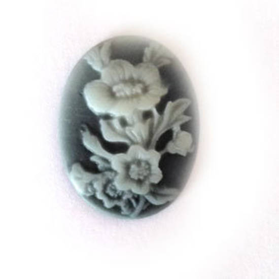 Cameo Cabochon: Black and white oval 18x24mm, floral theme