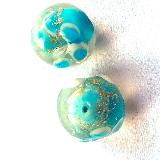 Indian Lampwork Round: Aqua and white with flower pattern  (approx.15mm x 13mm)
