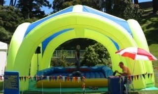 Airbarn_inflatable_shelter_with_mechanical_surfboard_2.JPG