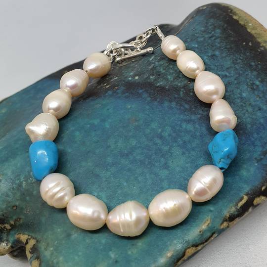 Fresh water pearls and tumbled turquoise bracelet