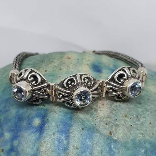 Delicate blue topaz gemstone bracelet
