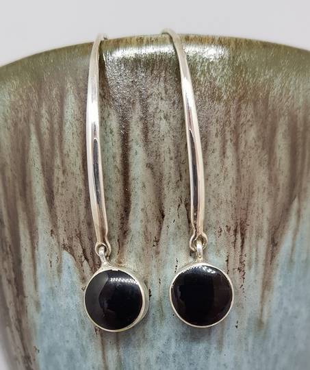 Black shell elegant silver earrings