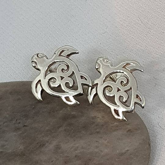 Cute little turtle stud earrings