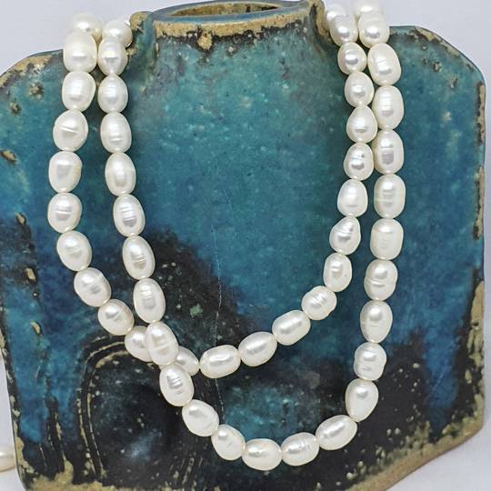 White fresh water pearl strand necklace