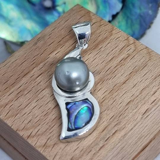 NZ paua shell and  black pearl pendant