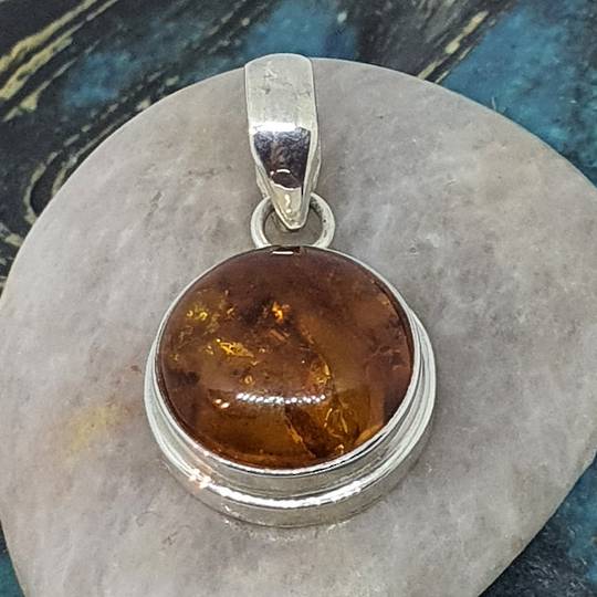 Round amber pendant