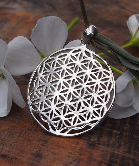 Sterling silver cutout round pendant